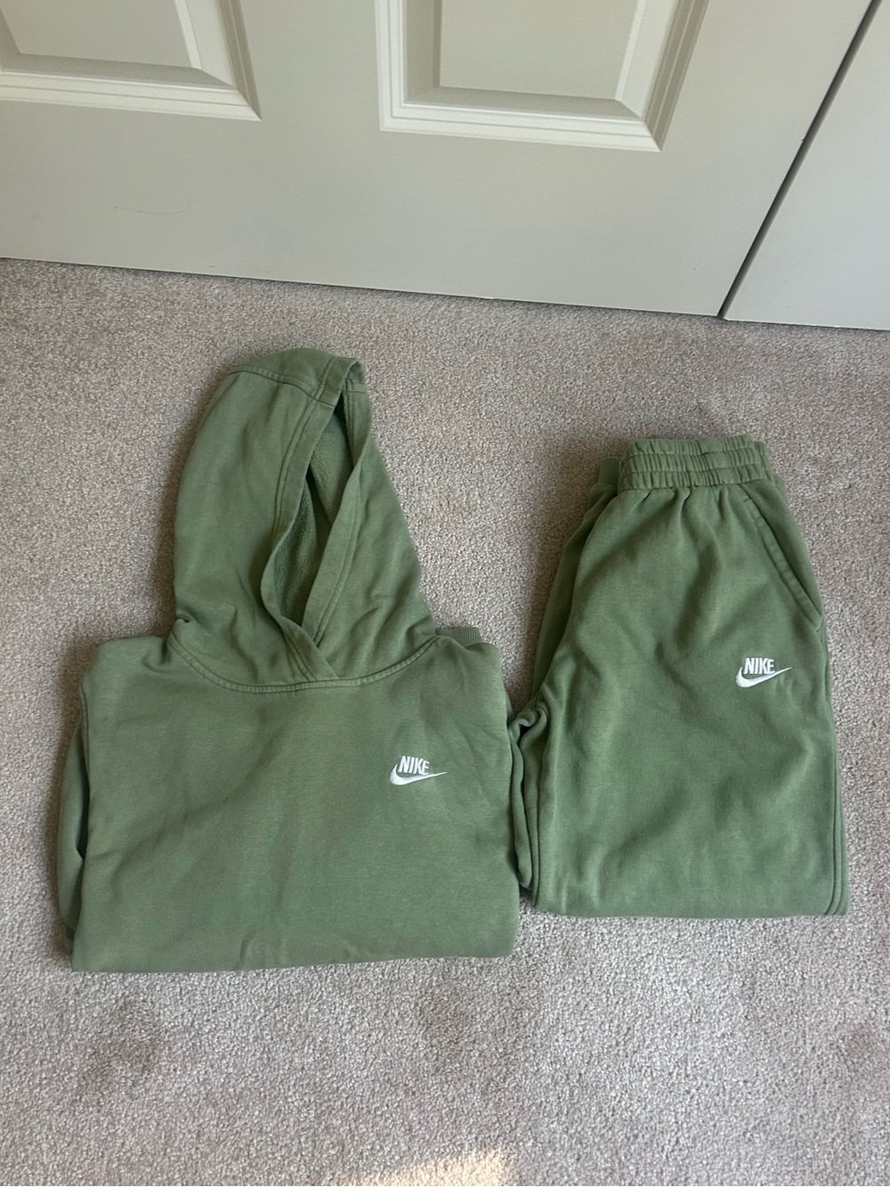 Nike Kids Green Hoodie and Sweatpants Joggers Set